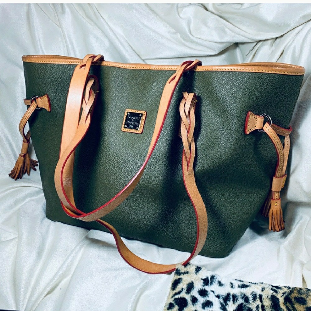 ISO Dooney & Bourke